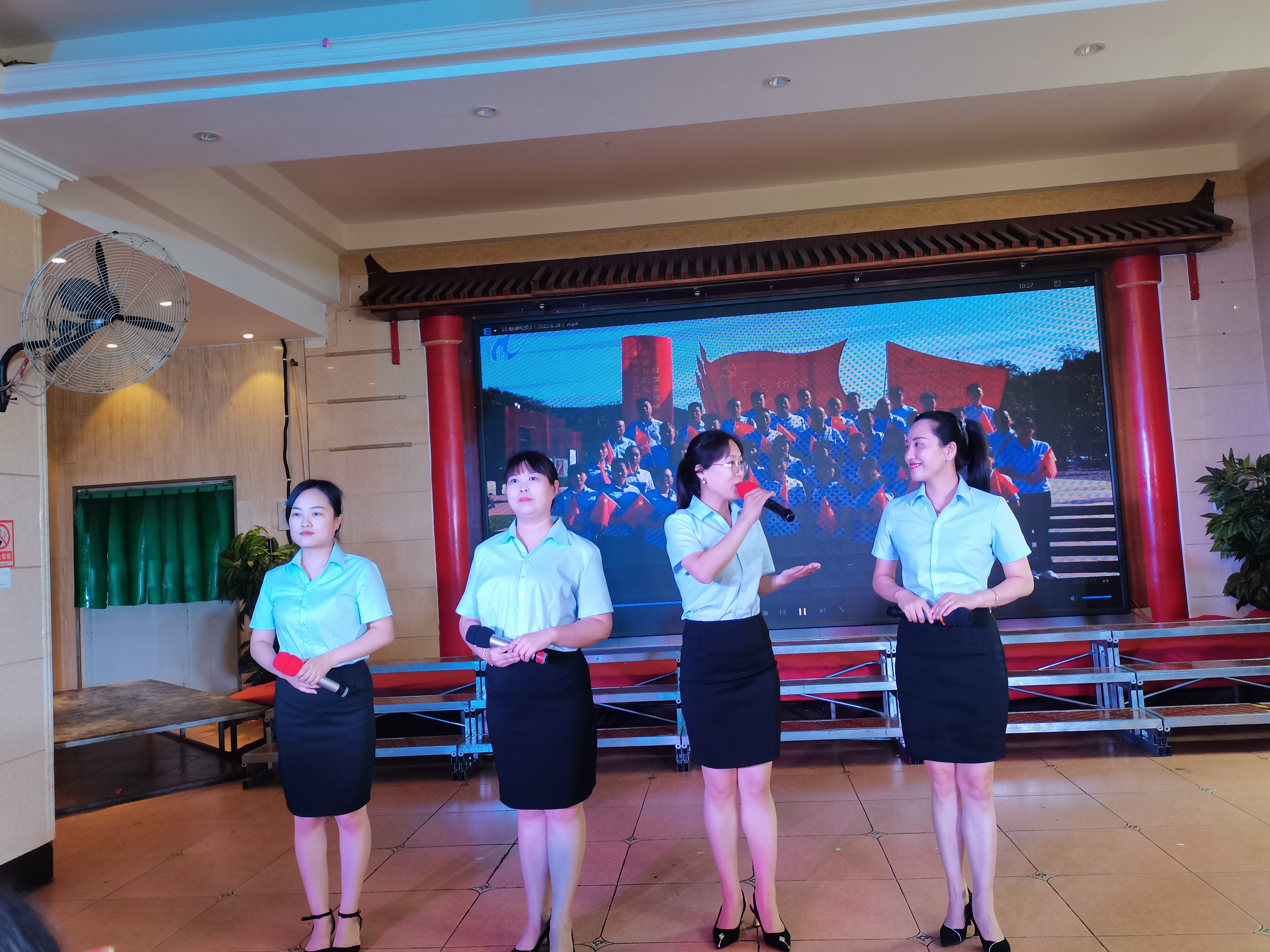 河南鴻宸參加鋼五區(qū)歡慶七一 “喜迎二十大 永遠(yuǎn)跟黨走”紅色詩歌誦讀活動！